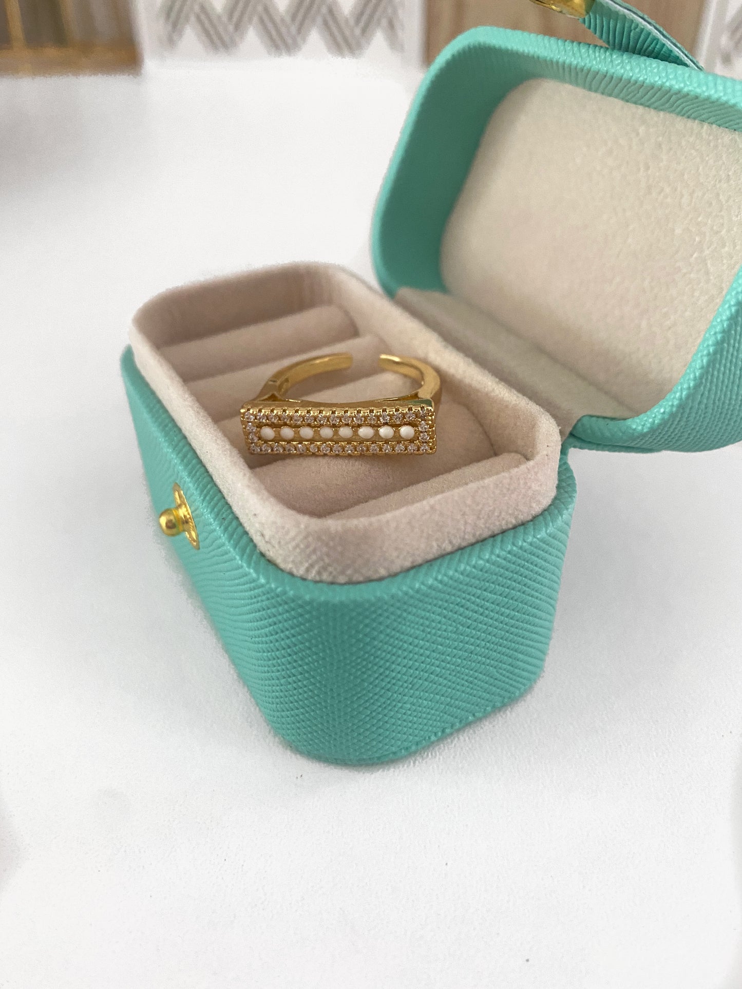 Lura Ring